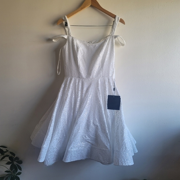 Mac Duggal, Sequined Cut Out Shoulder Skater Dress, Whit Sequins, Size‎ 6, NWT - Picture 3 of 15